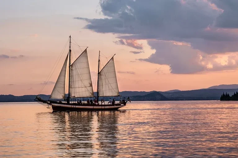 sailing-boating-lake-garda